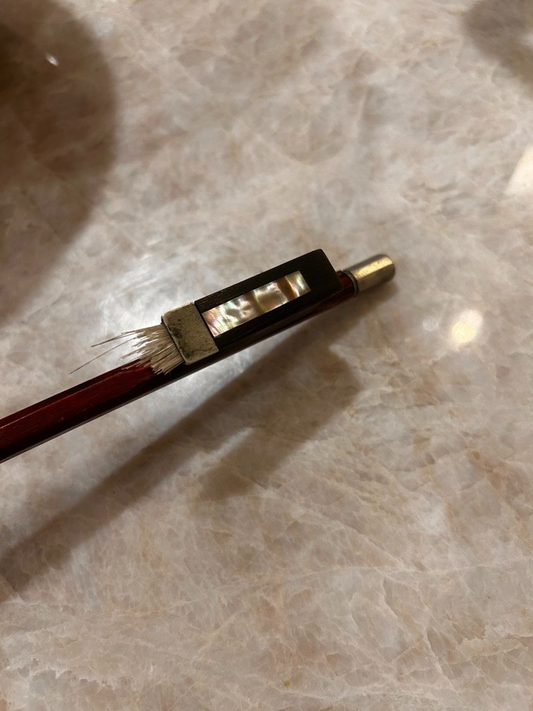 violin bow with mark