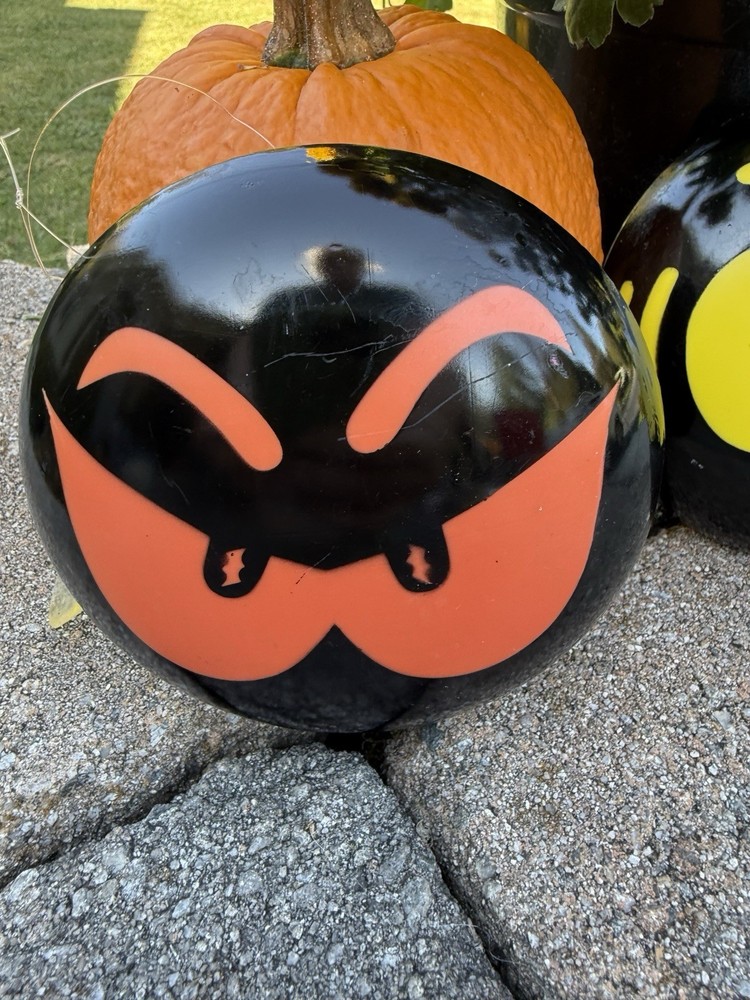 Vtg Easter Unlimited BLINKING LIGHT UP Google FACE Halloween Suction Cup Hanger