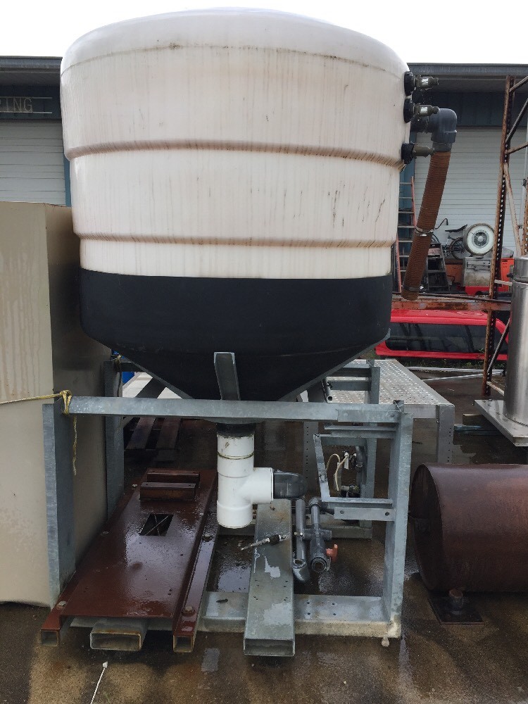 500 Gallon Water Storage Tank Gravity Fed, Polly, Lifting Pockets