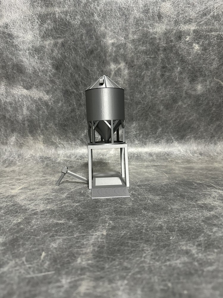 Grain bin with Unload Ramp