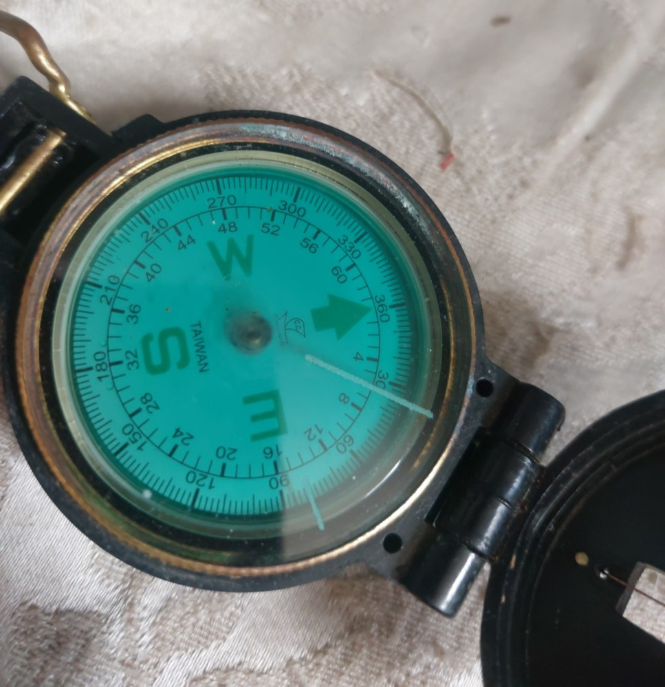 Engineer Compass Pocket Directional - Black Vintage