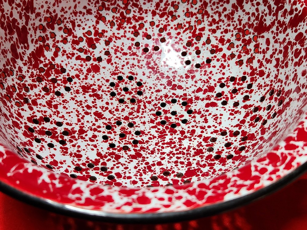 Crow Canyon Home Enamelware Colander Spatter ware red & white 41w6