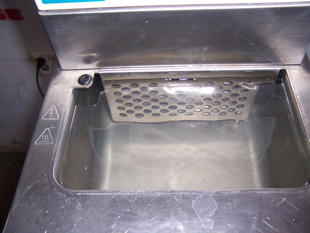 13921 Neslab RTE-111 Chiller