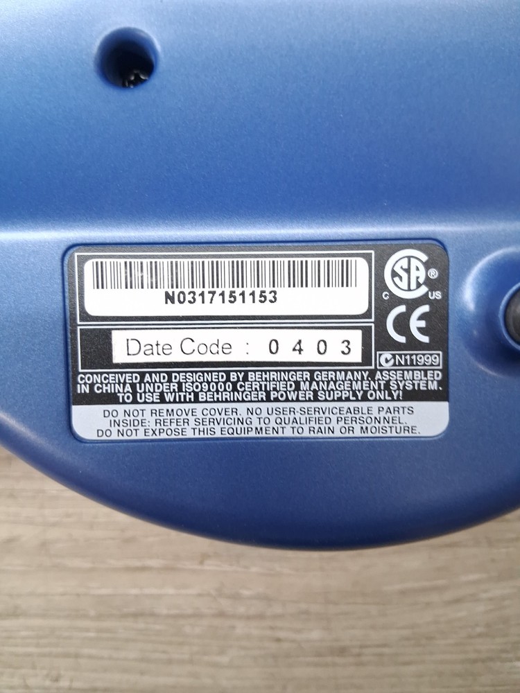 Behringer V-AMP 2 Virtual Guitar Amplifier Effects Processor w/ Footswitch & Bag