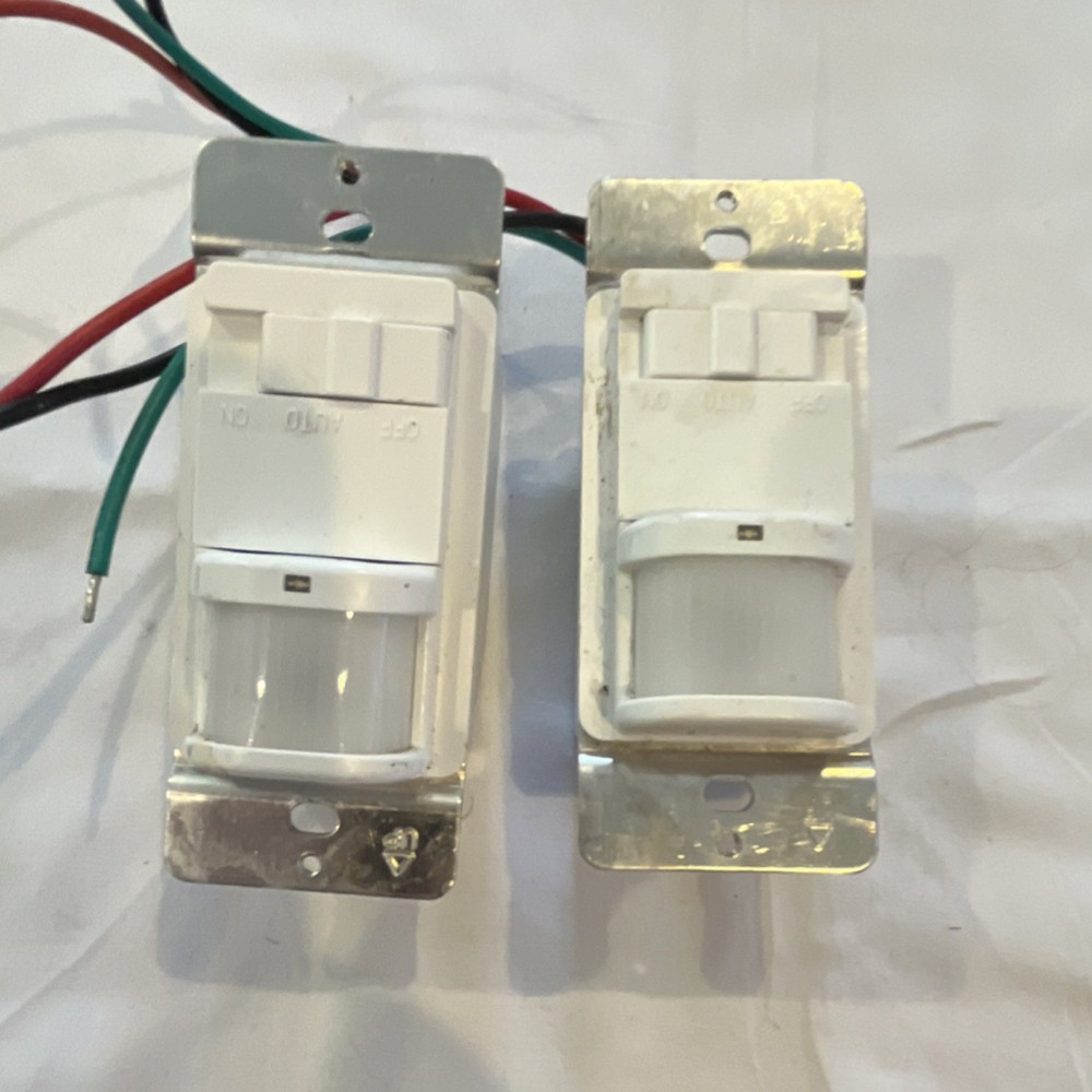 YM2105 Motion Sensor Wall Switch 120VAC White Light Control Occupancy Sensor