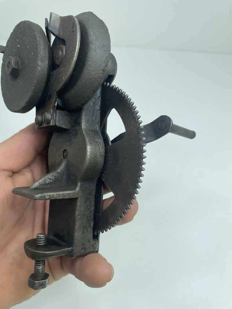 QuickEdge Sharpener Co. Hand Crank Sharpener Made In Chicago,Ills.