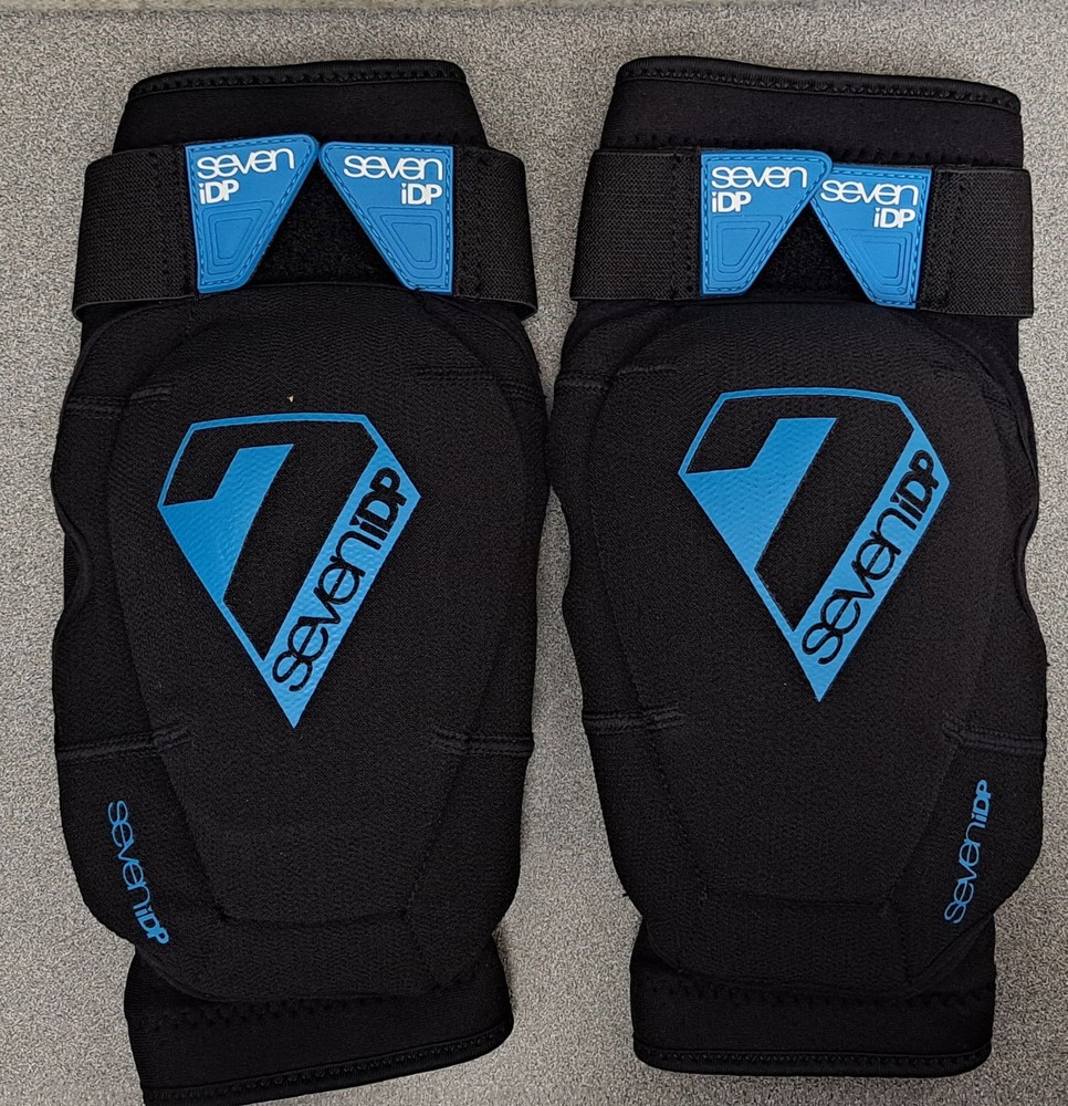 7iDP FLEX ELBOW GUARDS PAIR BLACK S