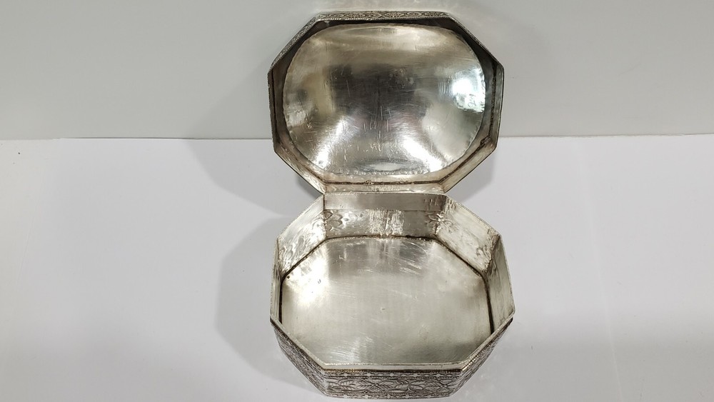 Vintage 800 Silver Hinged Box, Engraved Floral
