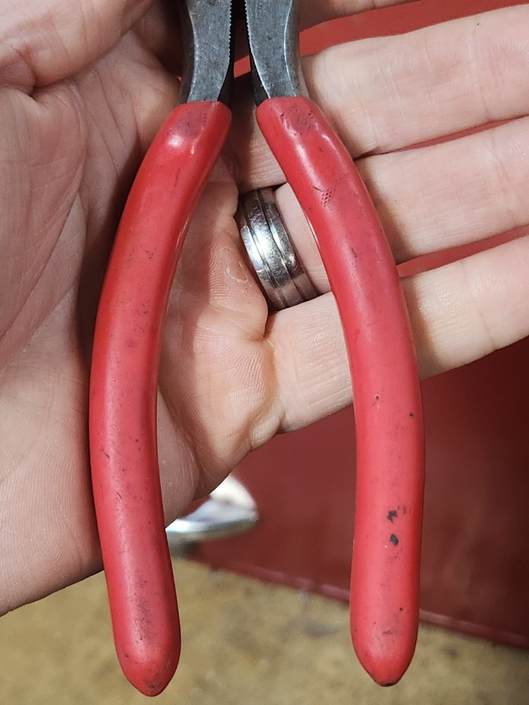 Mac Tools Needle Nose Pliers P301822 8" Red Handle