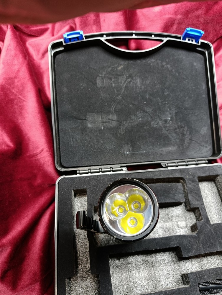 OrcaTorch D860 4200 Lumens Professional dive light Led torch search light