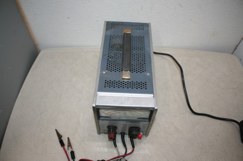 HP 410C Voltmeter Powers On-Untested