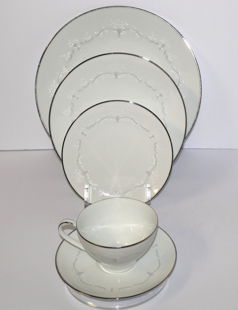 Noritake Whitebrook 5-Piece Place Setting – Multiple Sets Available