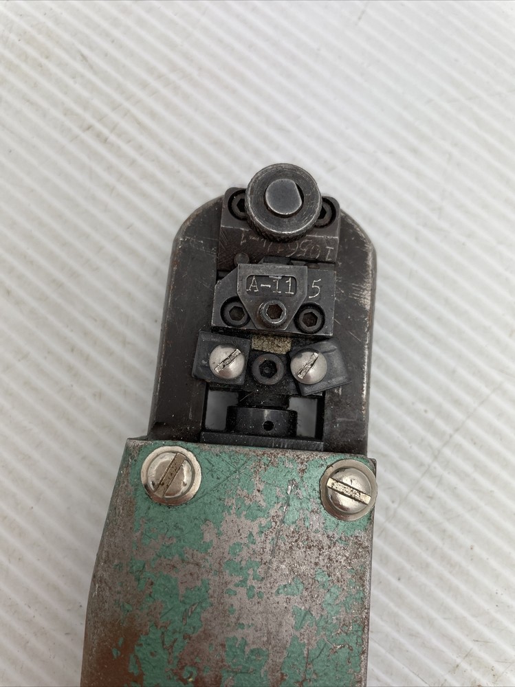 **PRE OWNED** BERG ELECTRONICS HT-49 HAND CRIMP TOOL