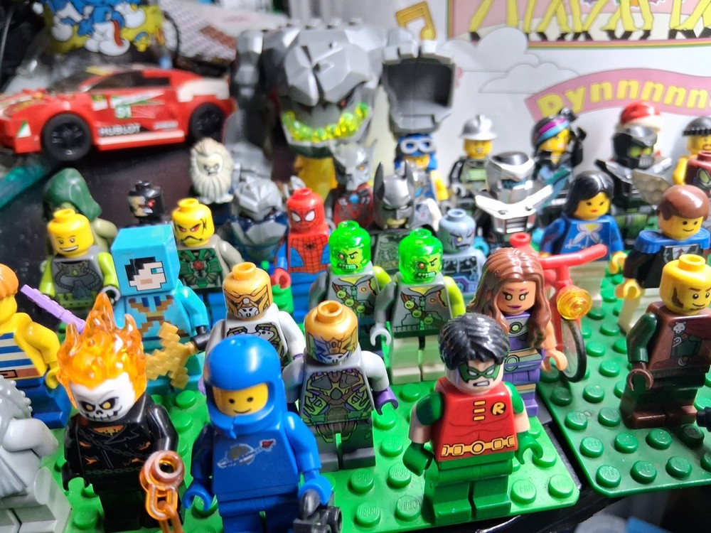 lego minifigures lot