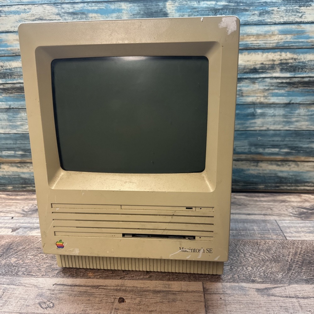 Vintage Apple Macintosh SE Model M5011 Computer - Powers & Boots, As Is