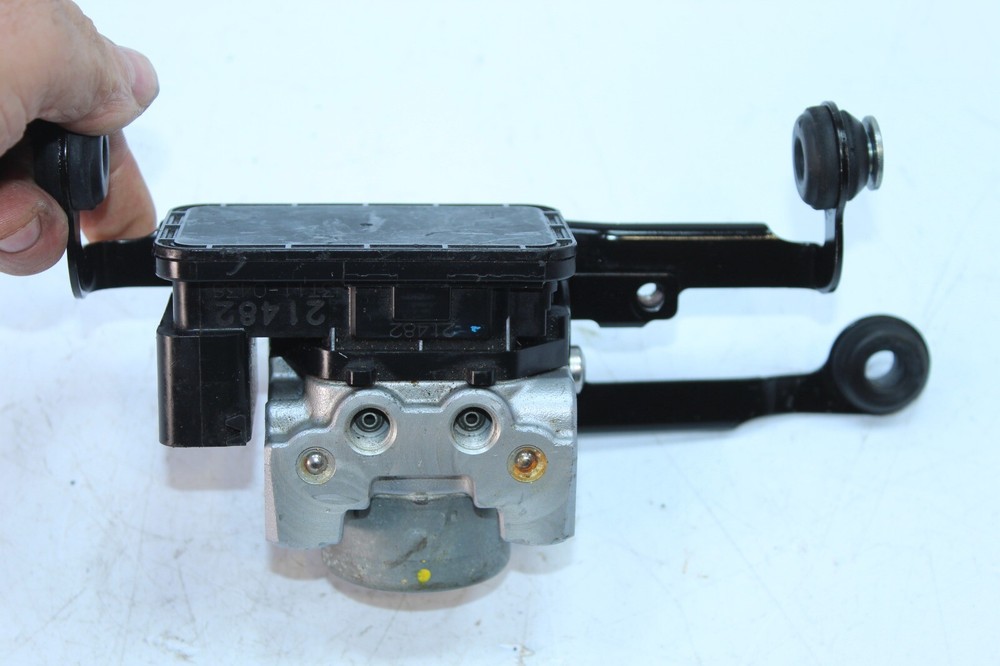 2014 TRIUMPH SPEED TRIPLE ABS PUMP UNIT MODULE T2024104