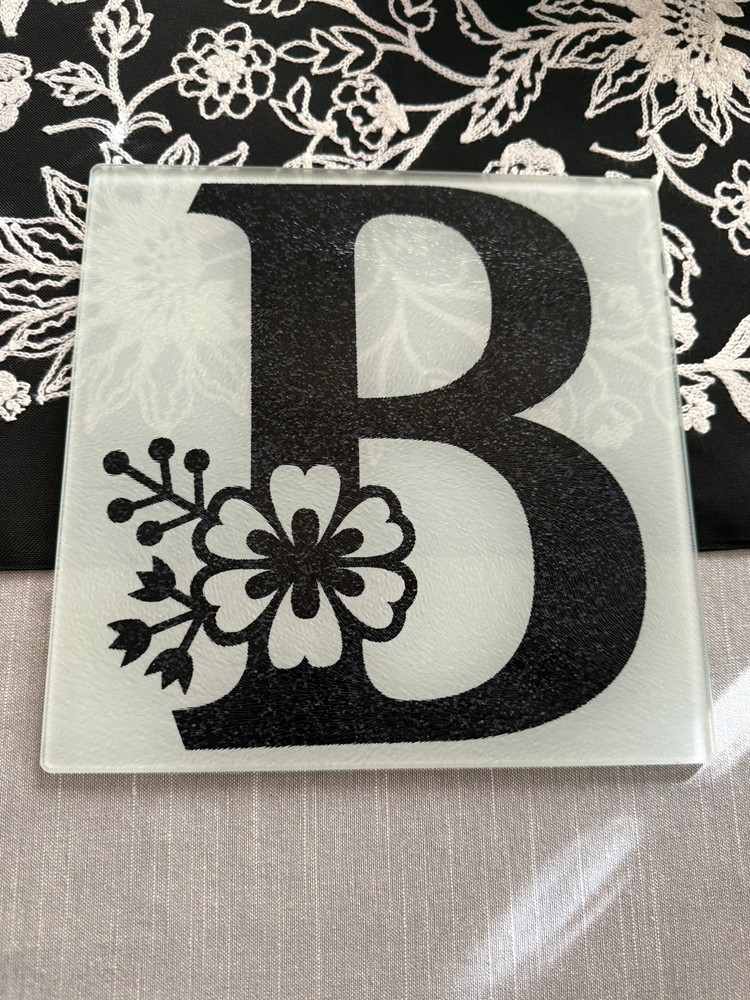 Floral Monogram Glass Cutting Board – Personalized Kitchen Décor
