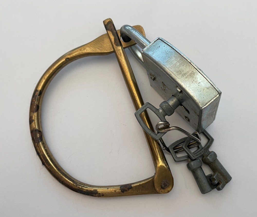 Handle/Closure + Padlock for Military Bag (L234)