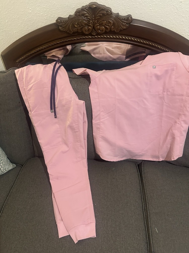 Fabletics Women’s scrub Sets Size Small/Short