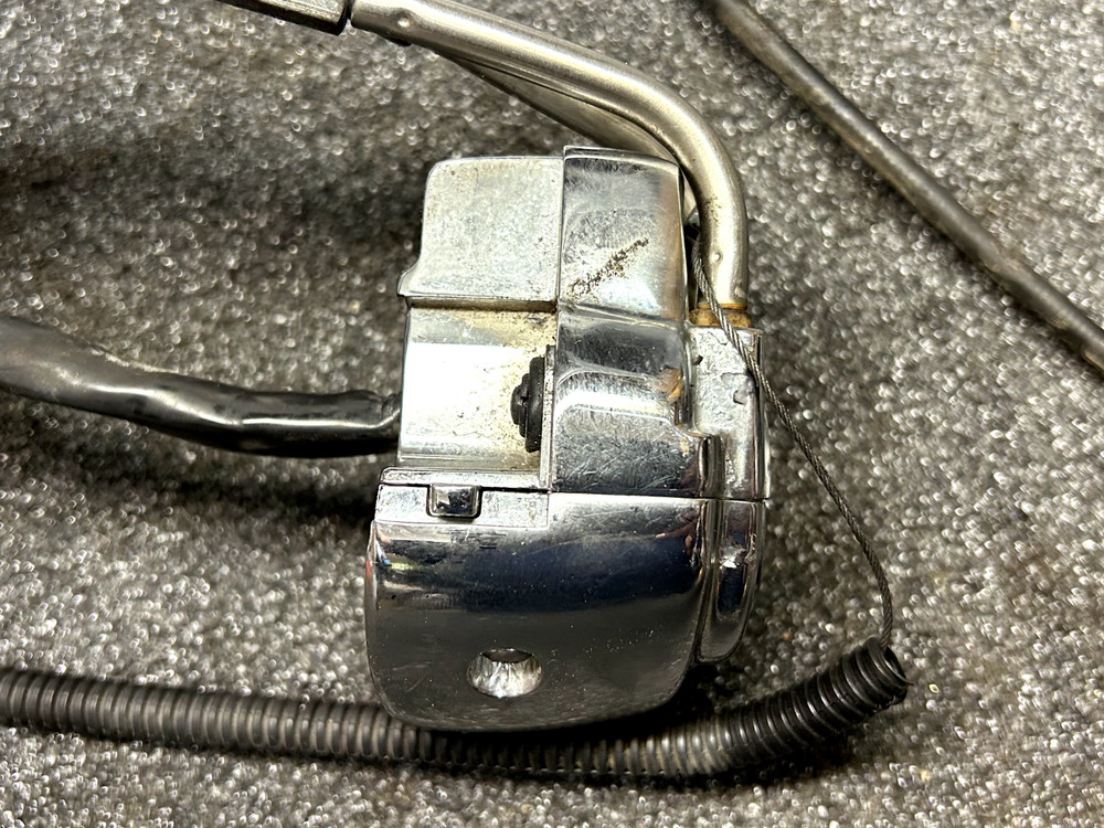 GENUINE HARLEY DAVIDSON TOURING RIGHT HANDLEBAR CONTROL HOUSING SWITCH