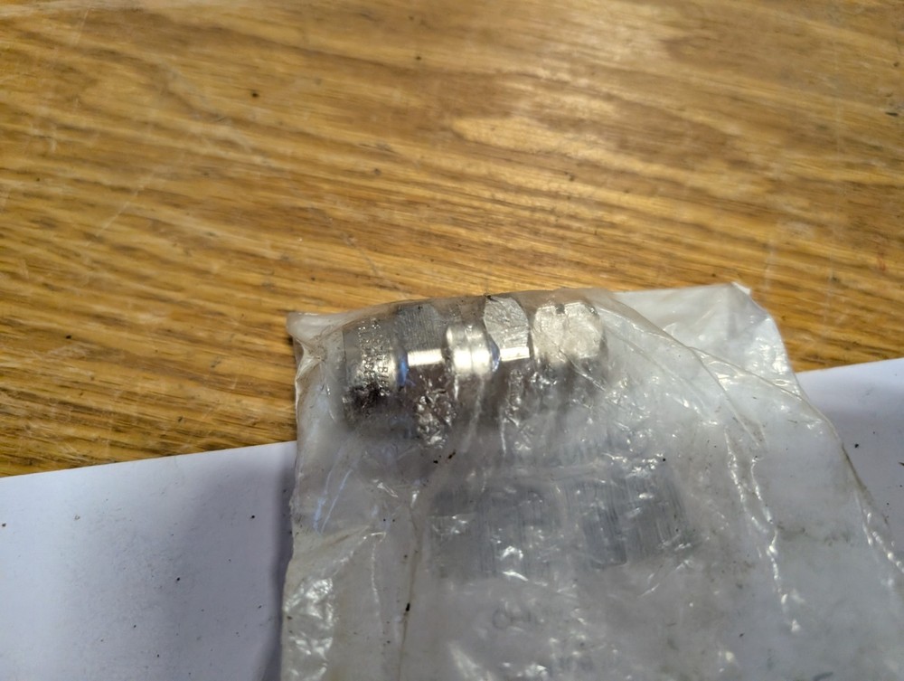 BINKS 72-1328 HOSE CONNECTOR 3/8 (Q2DW1)