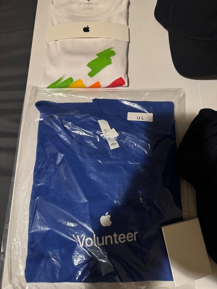 Apple 50 Year Anniversary Collection Set Thinking Different + Bonus Bundle