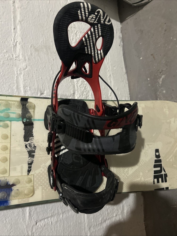 Prefab 77 Machete Snowboard 2011 Limited Edition W Bindings