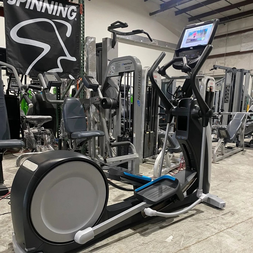 Precor EFX 885 Elliptical w/ P82 Console