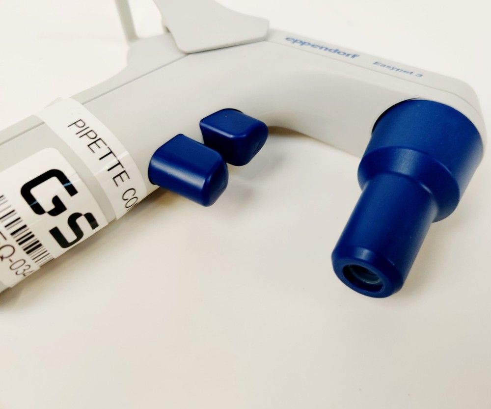 Eppendorf Easypet 3 Motorized Pipette Controller with Charger, Holder