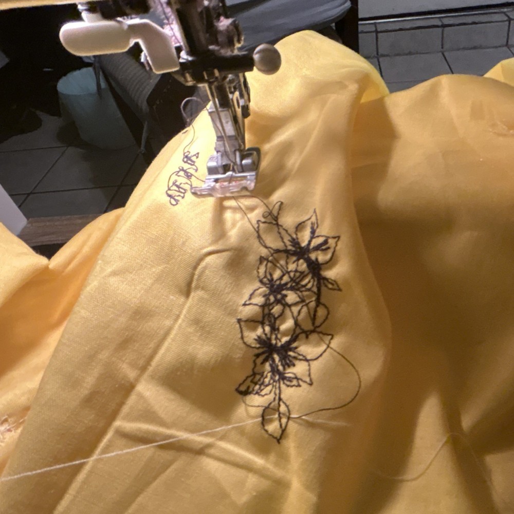 PFAFF creative 7570 Computerized Sewing Embroidery Combo Machine Portable