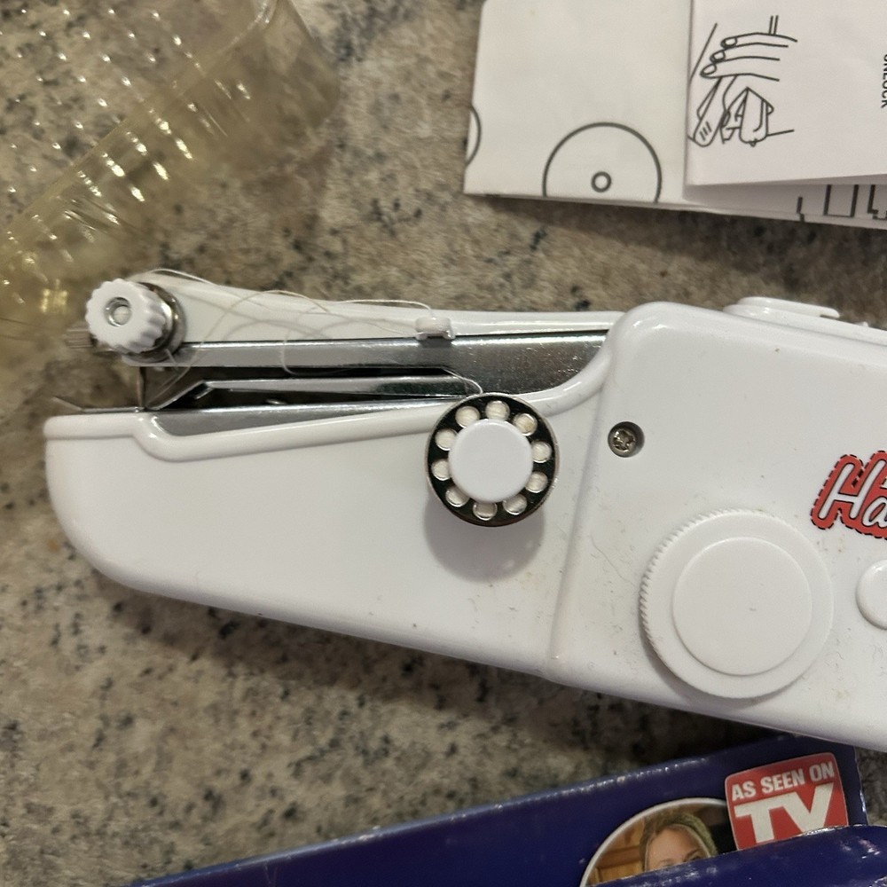 Handy Stitch Mechanical Hand Held Sewing Machine Battery Powered NOT TESTED
