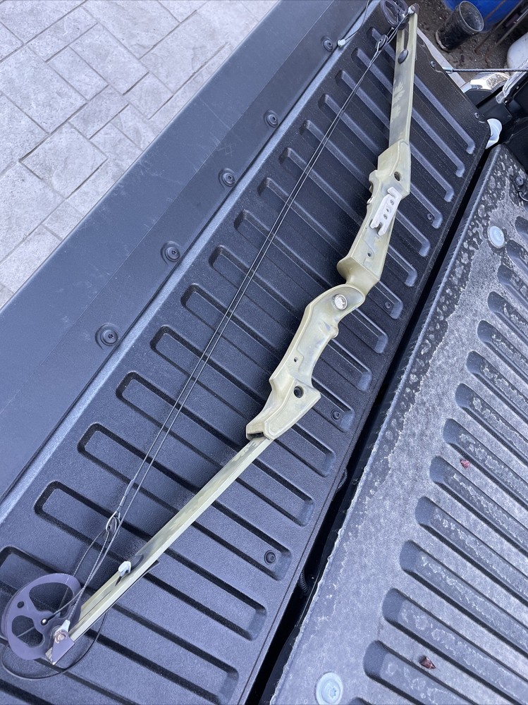 Bear MAGNUM HUNTER COIN SERIES Compound Bow STRING LENGTH 37”