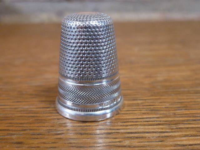 A nice Vintage Thimble Hallmarked silver #4