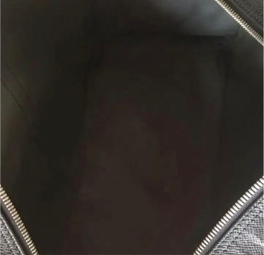 Louis Vuitton Kendall Taiga