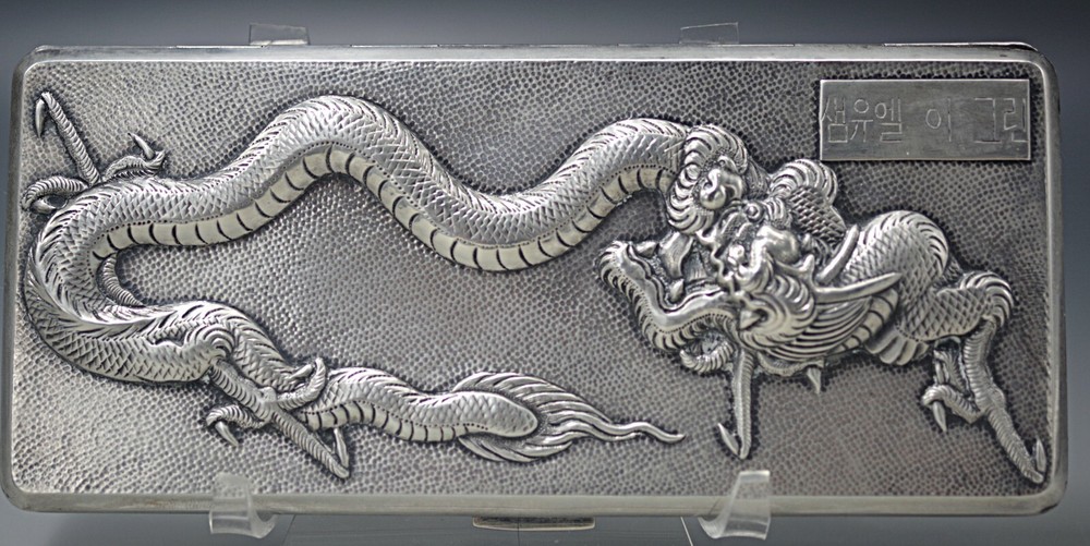 ANTIQUE CHINESE EXPORT SILVER MARKED REPOUSSE DRAGON CIGARETTE CASE 190 GRAMS