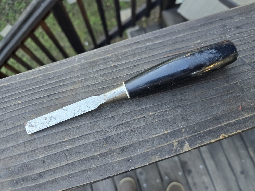 BLACK & DECKER 1/2" Bevel Edge Chisel 8 1/2" Long. Sharp !!