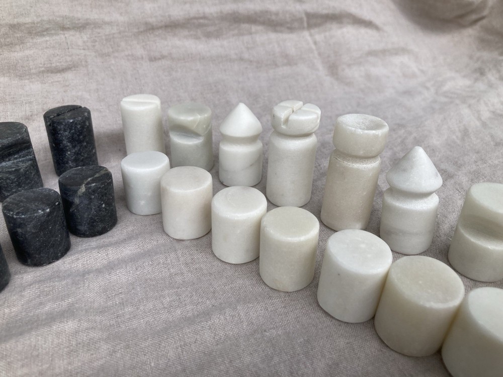 Solid Marble Chess Set Cylinder Shaped Black & White Pieces