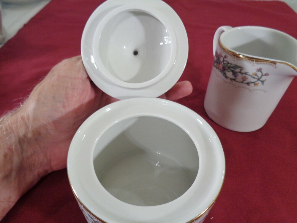 Farberware "Wellesley" Creamer and Sugar Set
