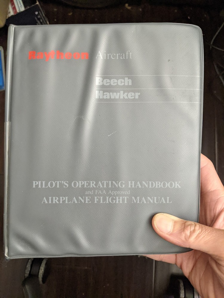 Raytheon beech hawker Pilot Operating Manual 1994 Duchess 76