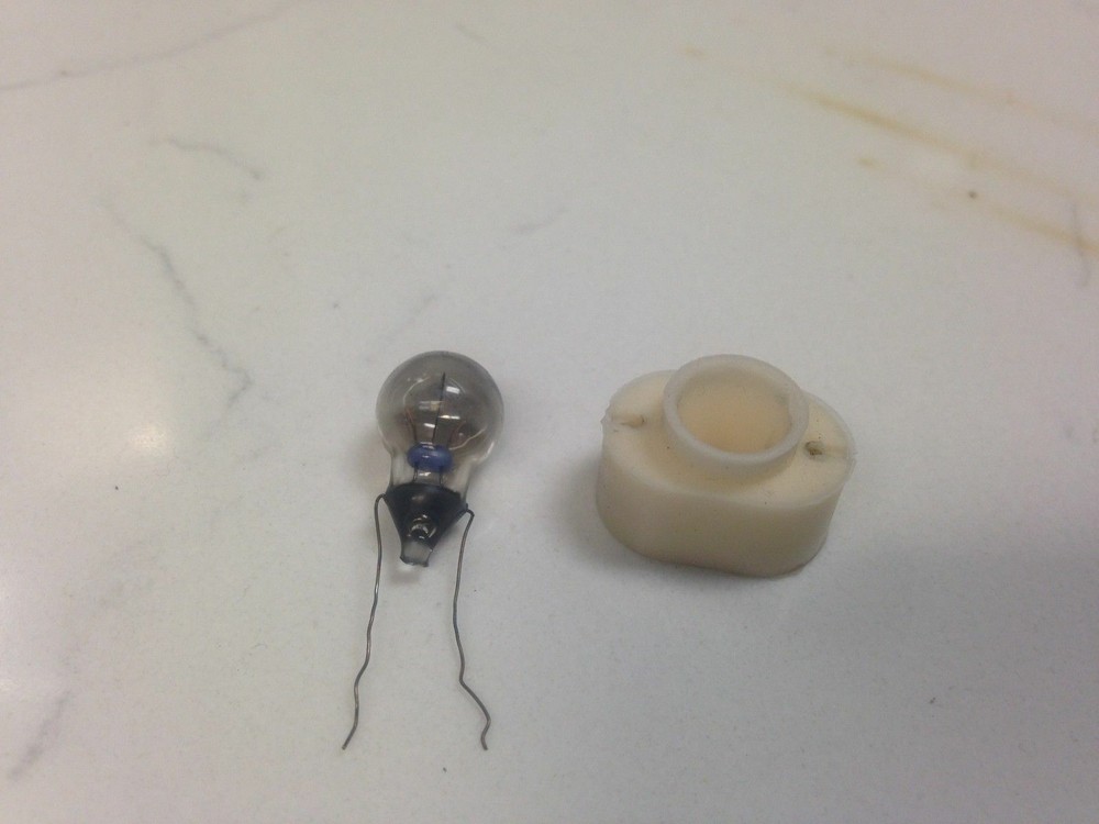 Vintage Sansui TU-7900 / TU-5900 front panel LED lamps.