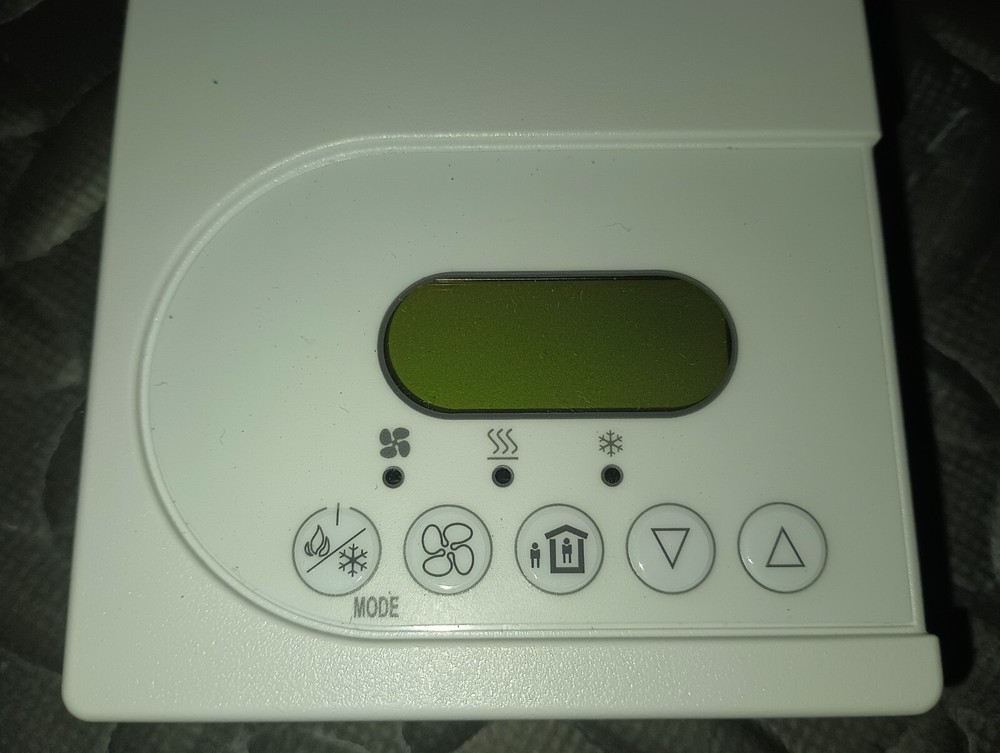 JOHNSON CONTROLS TEC2626-4 Network Thermostat HVAC NEW