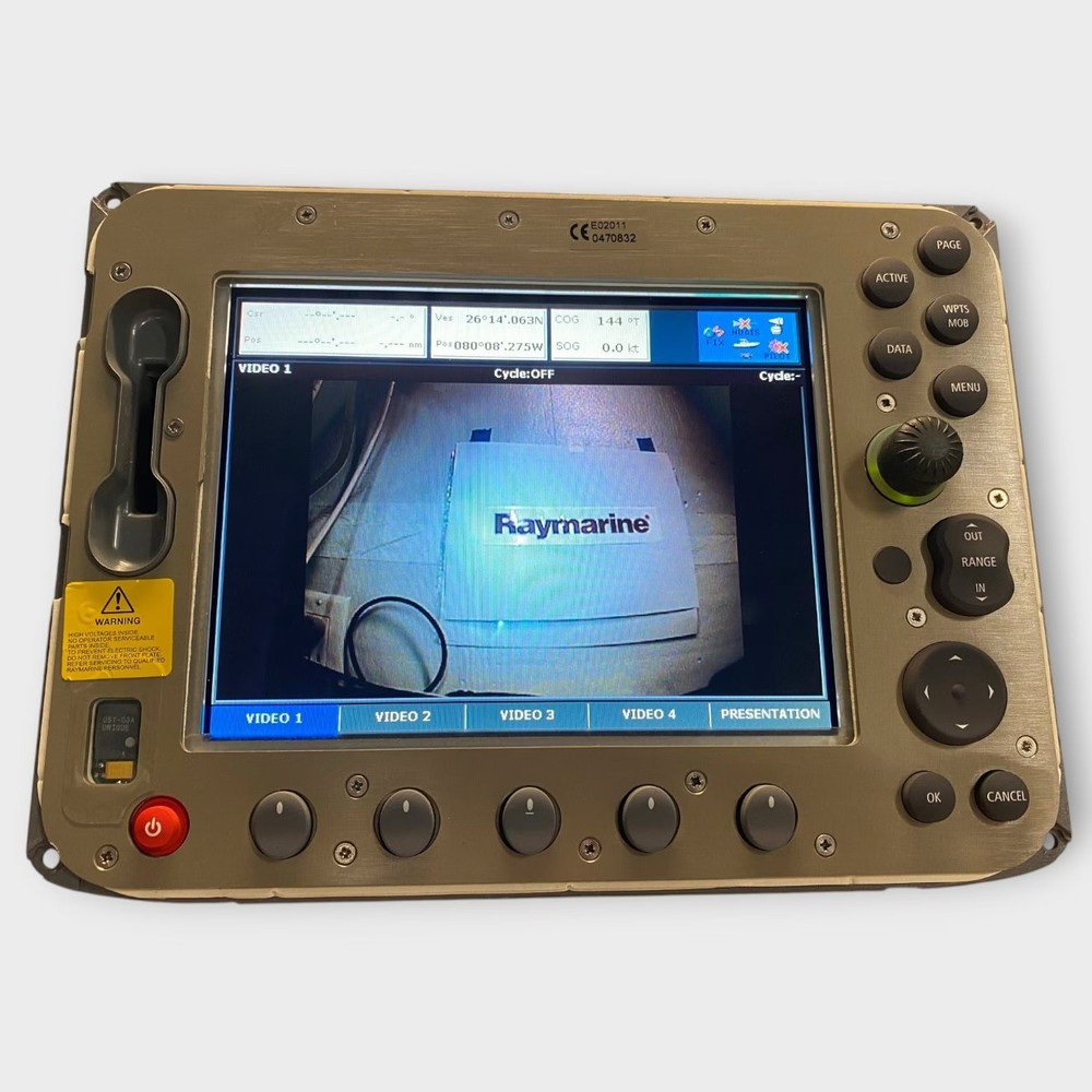 Raymarine E80 Classic Display E02011 w/ Bezel & Sun Cover Great Condition