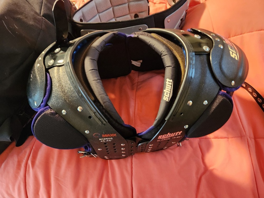 Schutt Football Shoulder Pads With Back Protector