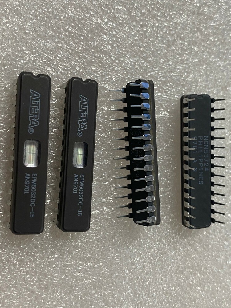 EPM5032DC-15 ALTERA 28 PIN CDIP PROGRAMMABLE ICs X 1 PC.