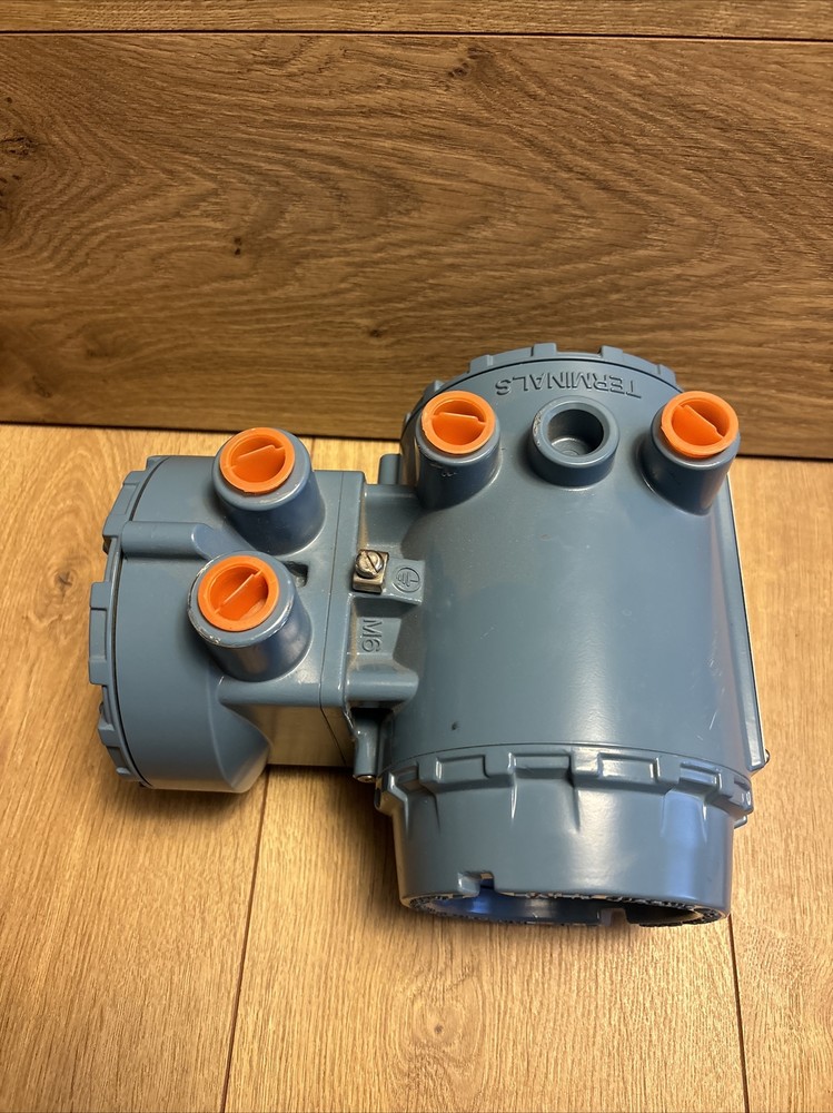 Rosemount 8732EM Flow Transmitter with HART Protocol 8732EMR1A1N5M4