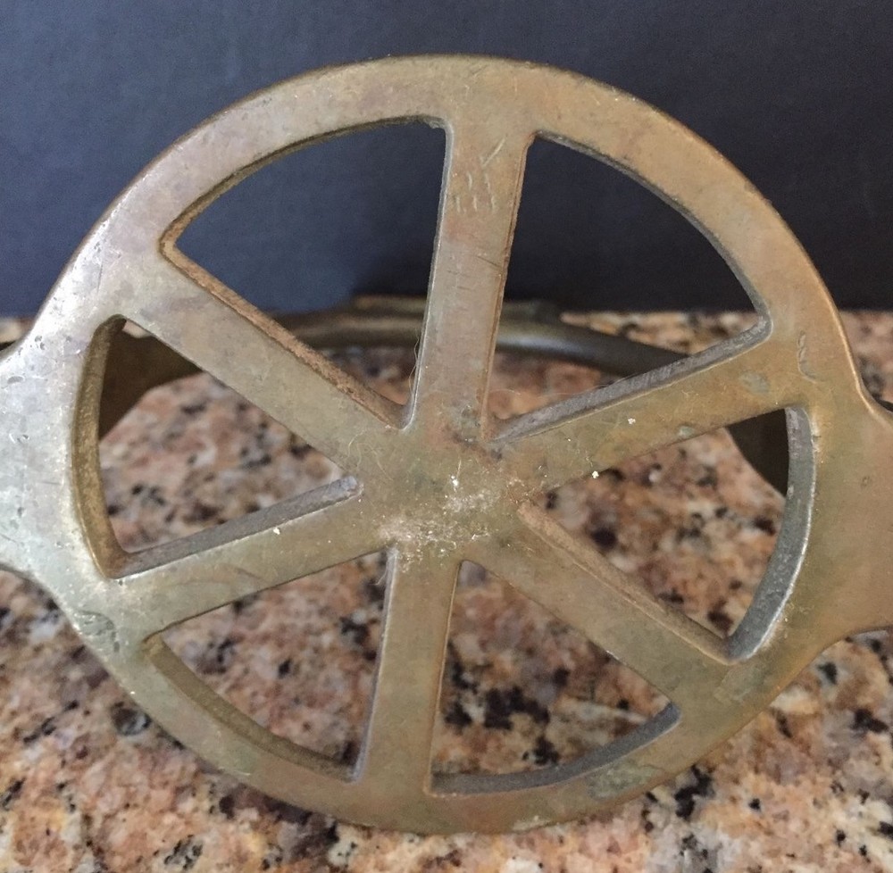 ANTIQUE CAST IRON UNUSUAL SHAPED SADDLE STIRRUP