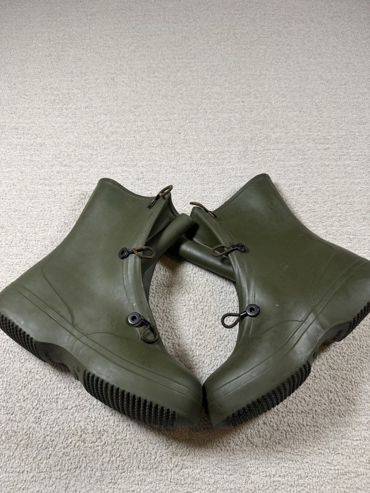 USED MILITARY KCA WATERPROOF GREEN RUBBER BOOTS SZ. 10 UNISSUED