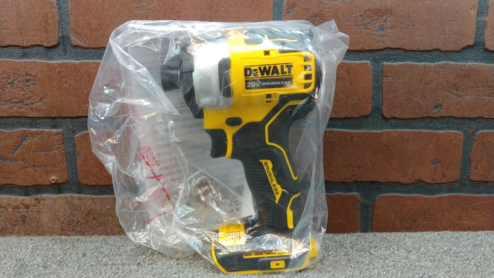 Dewalt DCF809 20V MAX Atomic Brushless 1/4" Compact Impact Driver-***NEW***