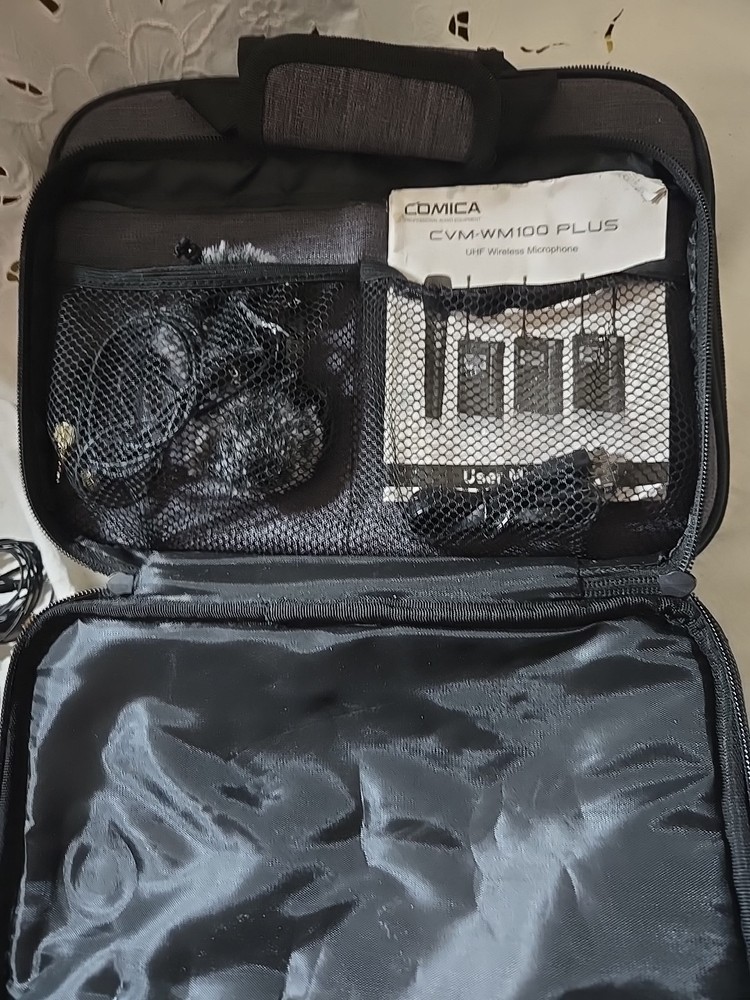 Comica CVM-WM100-PLUS RX Wireless Microphone system Case Mic USB Cable