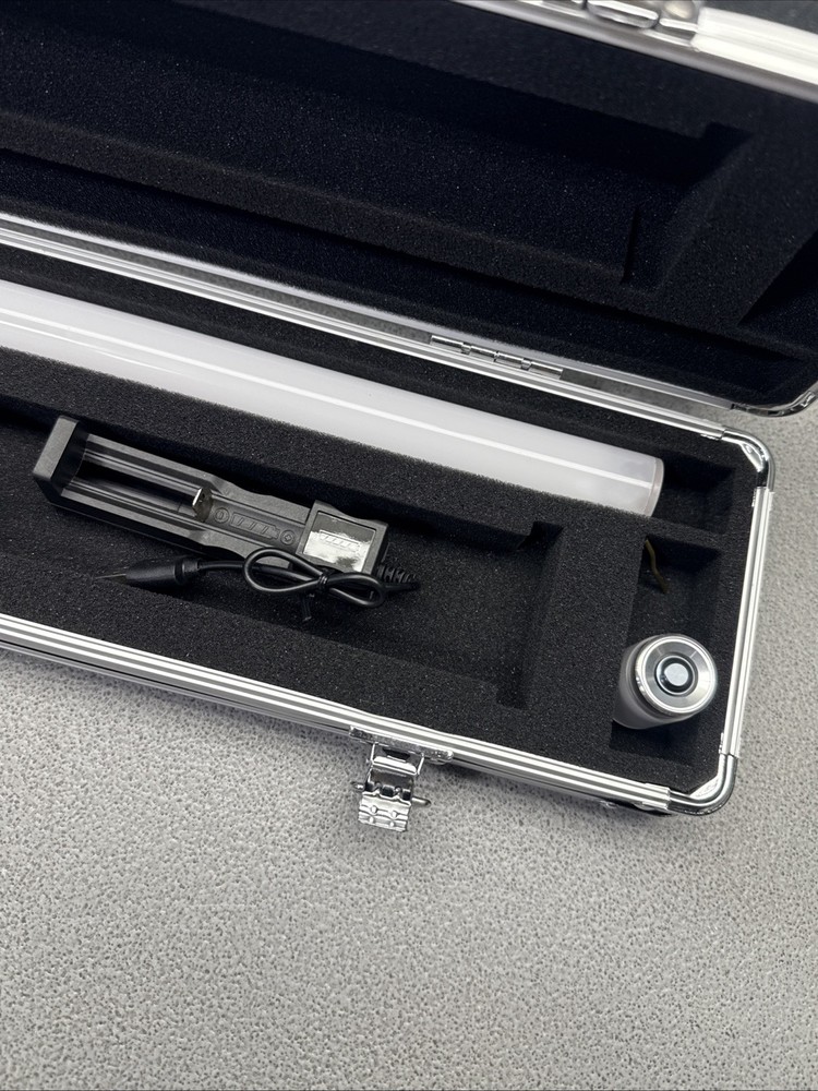 89saber SINGLE Lightsaber WITH CARRY CASE (( PLEASE READ DESCRIPTION ))